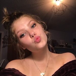 Meet your Posher, Maya